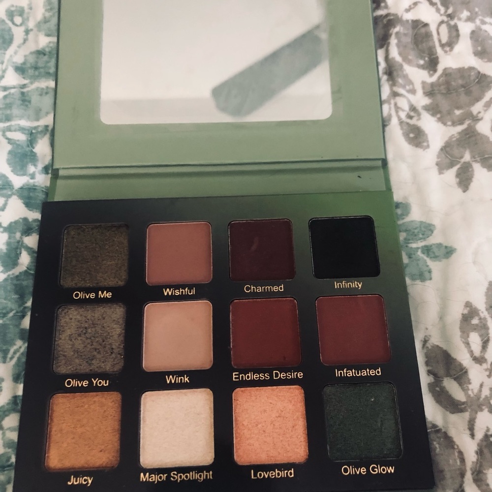 Violet Voss “Olive you forever” Eye shadow Palette